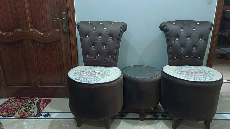 TWO COFFEE CHAIRS WITH TABLE 0