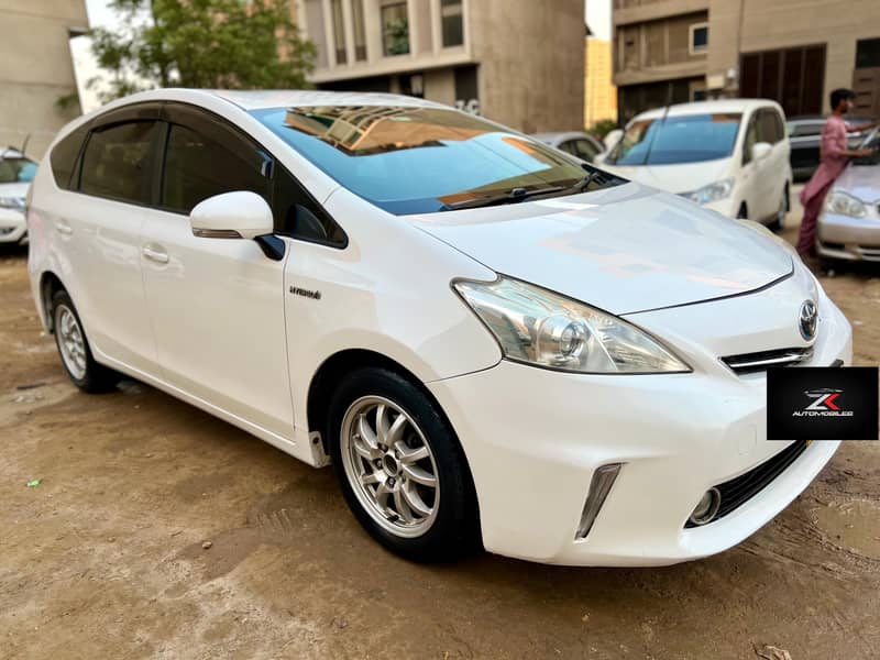 Toyota Prius Alpha 2013 0