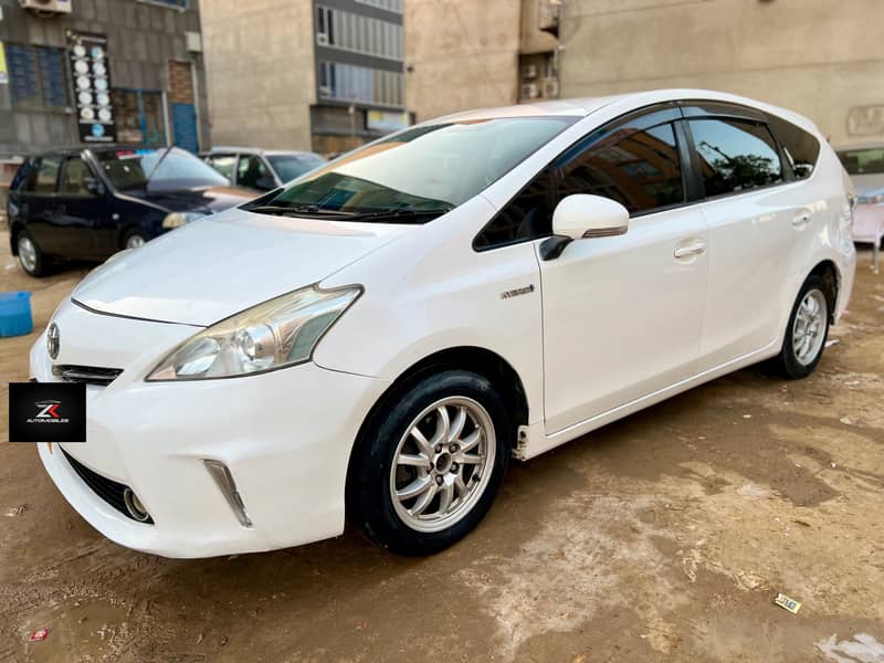 Toyota Prius Alpha 2013 2