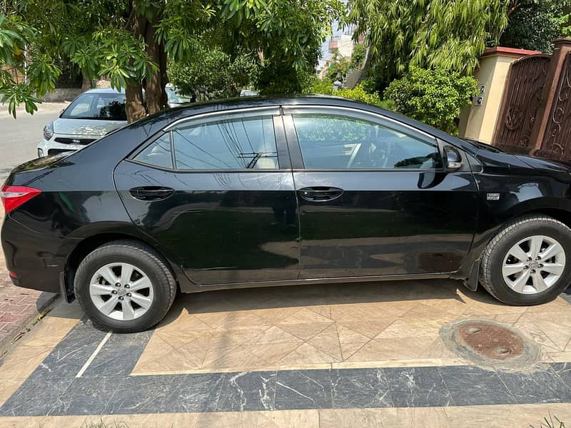 Toyota Corolla Altis 1.6 Automatic 2015 11