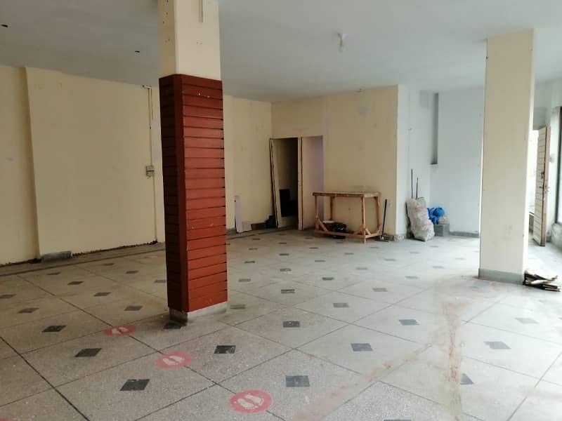 Office Sized 1000 Square Feet In Model Town Link Road 0