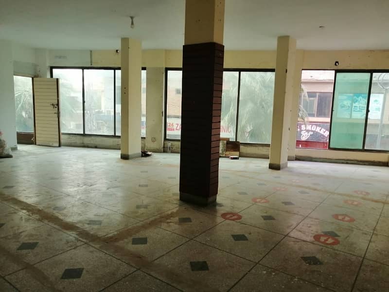 Office Sized 1000 Square Feet In Model Town Link Road 9