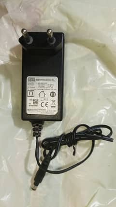 adopter  12 volt 2 amp