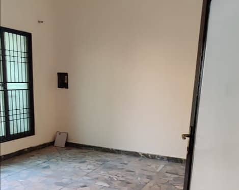 Fair-Priced 1 Kanal Upper Portion Available In Model Town Link Road 7