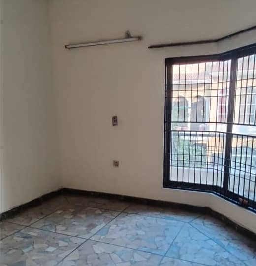 Fair-Priced 1 Kanal Upper Portion Available In Model Town Link Road 10