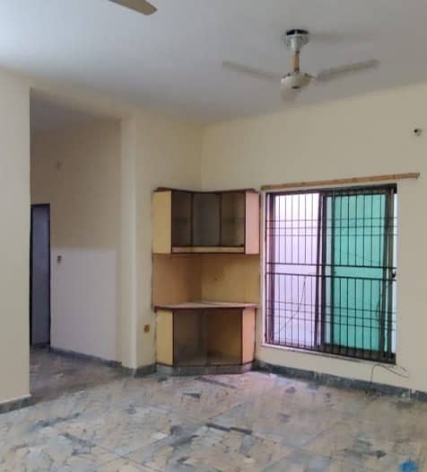 Fair-Priced 1 Kanal Upper Portion Available In Model Town Link Road 14