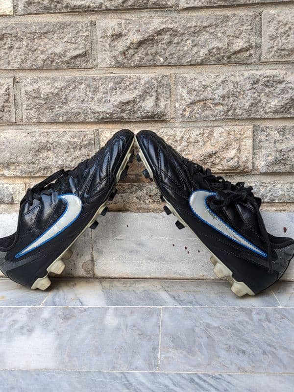 football shoes 9