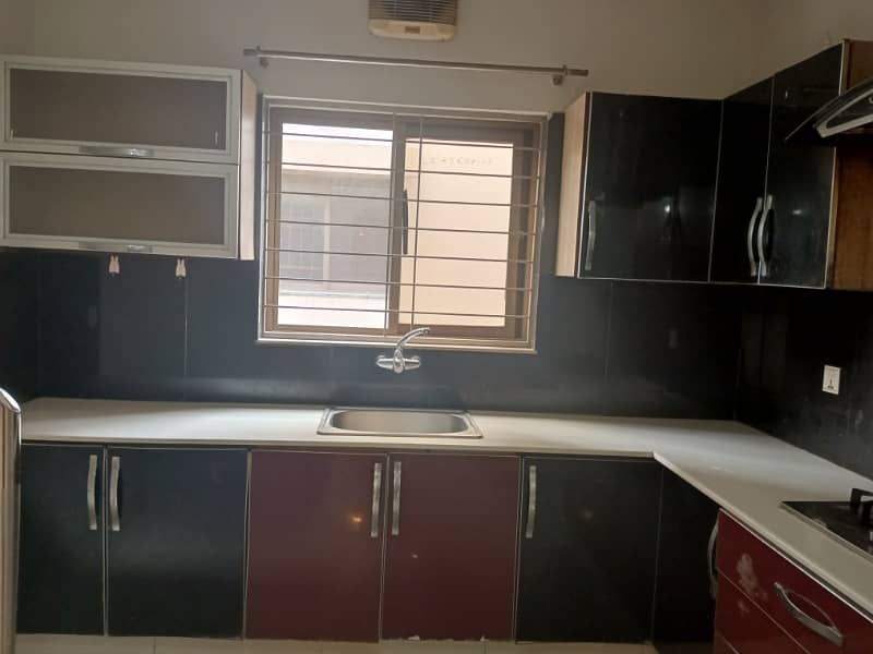 A BEAUTIFUL FIRST FLOOR FLAT AVAILABLE 8