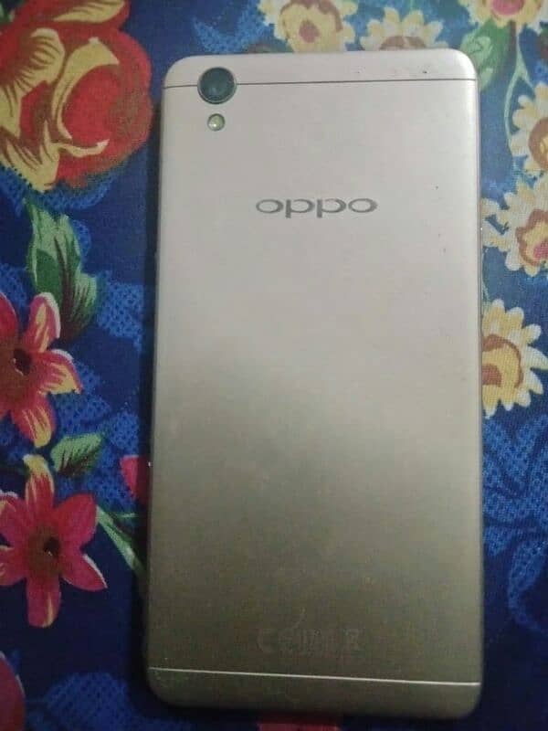 I'm selling my oppo a37 all OK no damage 1