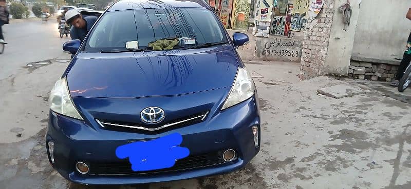 Toyota Prius Alpha 2014 17