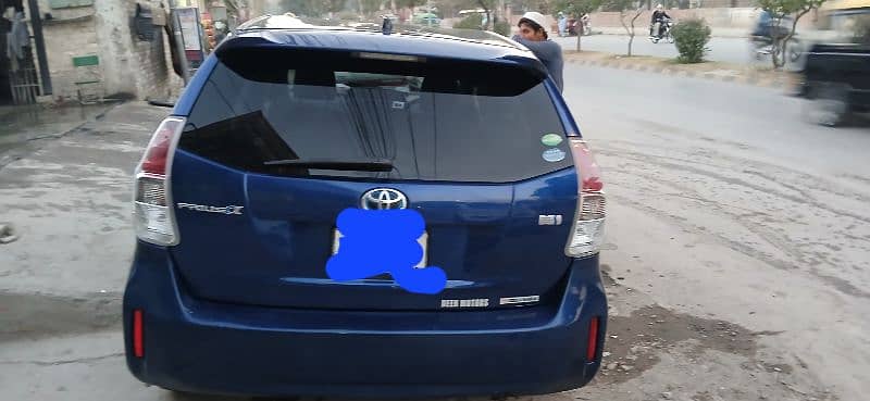 Toyota Prius Alpha 2014 19