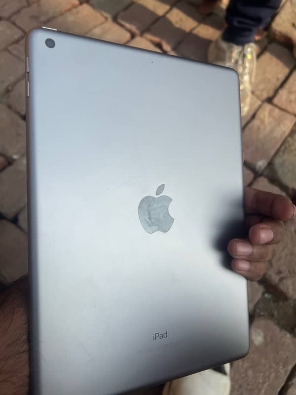 iPad 6th generation 32gb 1