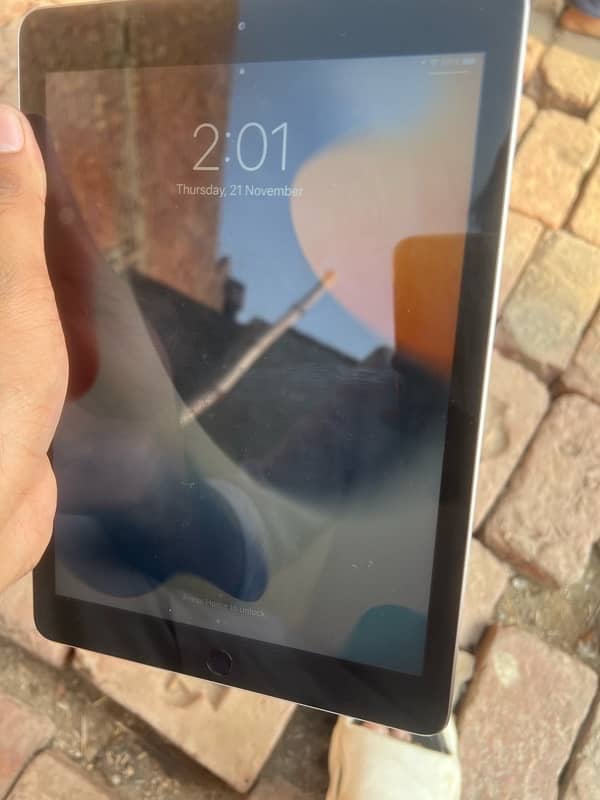 iPad 6th generation 32gb 3