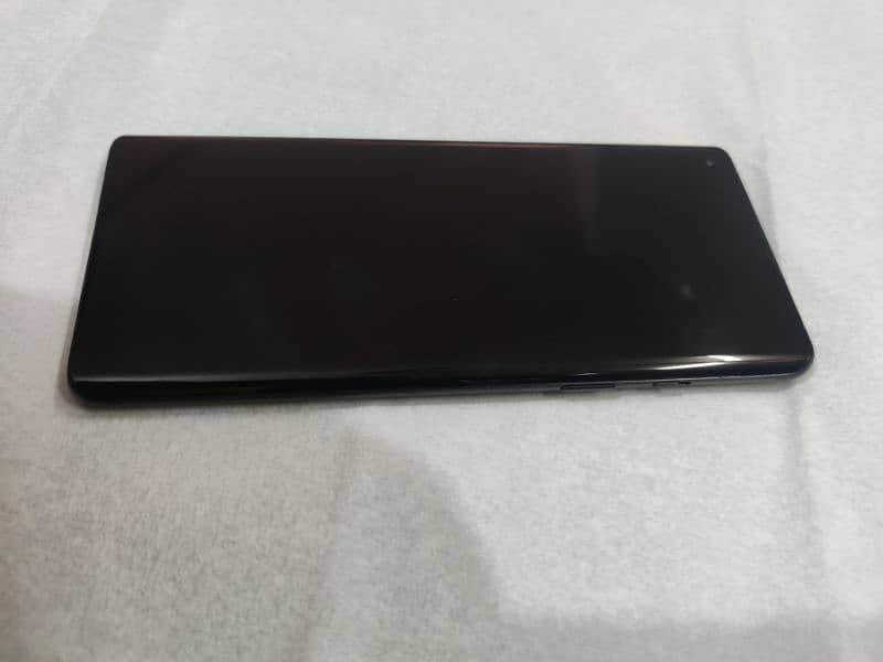 I want to sell my One plus 8- 12/256 Dual Sim, Condition 10/10 8