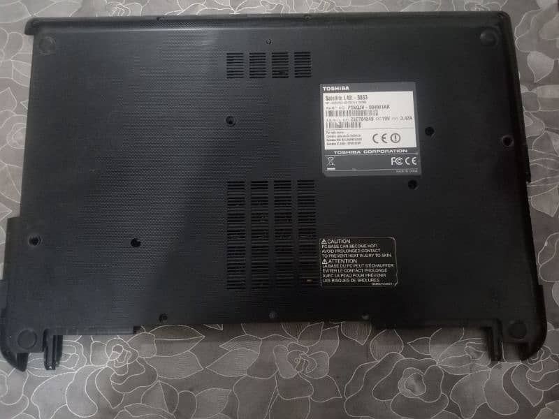 Toshiba Satellite L40t-B883 (Parts) 2