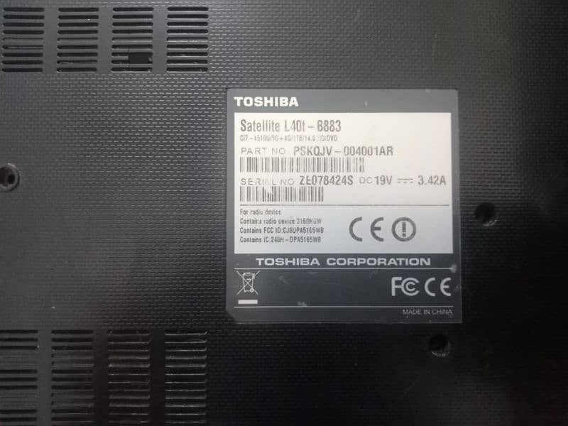 Toshiba Satellite L40t-B883 (Parts) 3