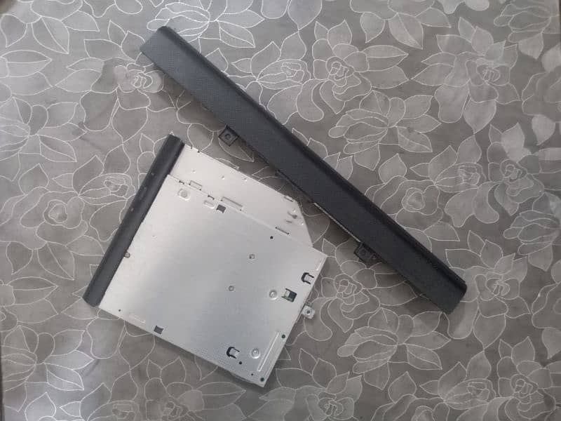 Toshiba Satellite L40t-B883 (Parts) 5