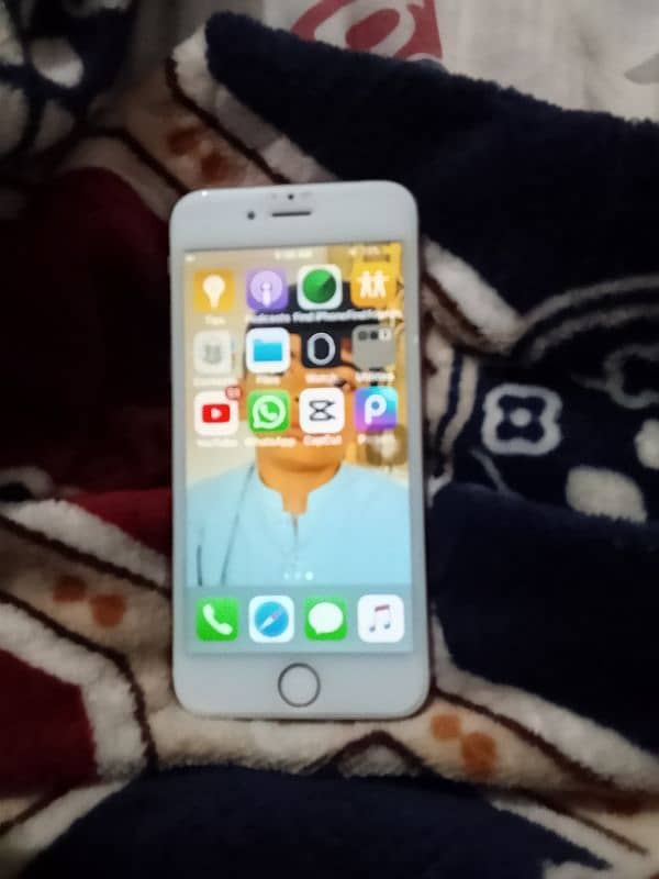 iphone 6 9/10 condition 64 gb gold color hai bhi paper laga hai pink 9