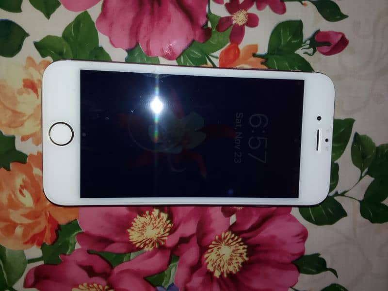 iphone 6 9/10 condition 64 gb gold color hai bhi paper laga hai pink 12