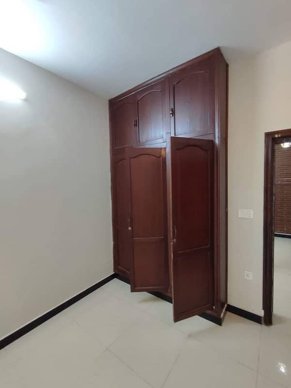 9 BEDROOMS TRIPLE STOREY HOUSE FOR SALE IN I-8 ISLAMABAD. 4