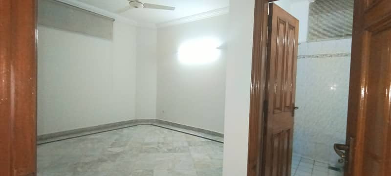 LOWER GROUND PORTION IS AVAILABLE FOR RENT IN I-8 ISLAMABAD. 5