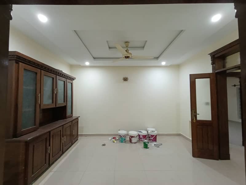 6 BEDROOMS CORNER DOUBLE STOREY HOUSE FOR SALE IN I-8 ISLAMABAD. 2