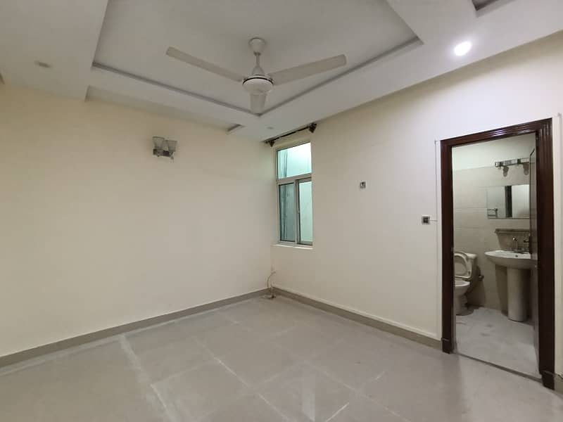 6 BEDROOMS CORNER DOUBLE STOREY HOUSE FOR SALE IN I-8 ISLAMABAD. 3