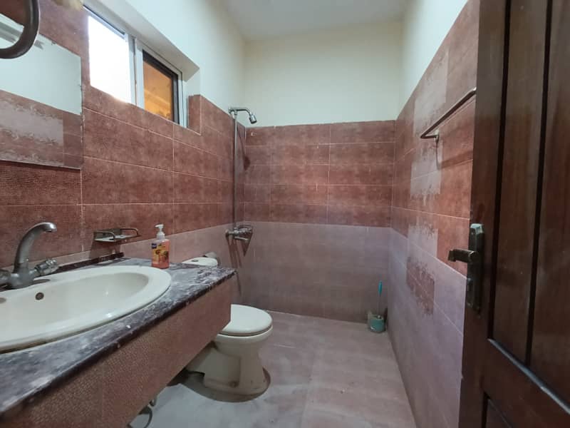 6 BEDROOMS CORNER DOUBLE STOREY HOUSE FOR SALE IN I-8 ISLAMABAD. 7