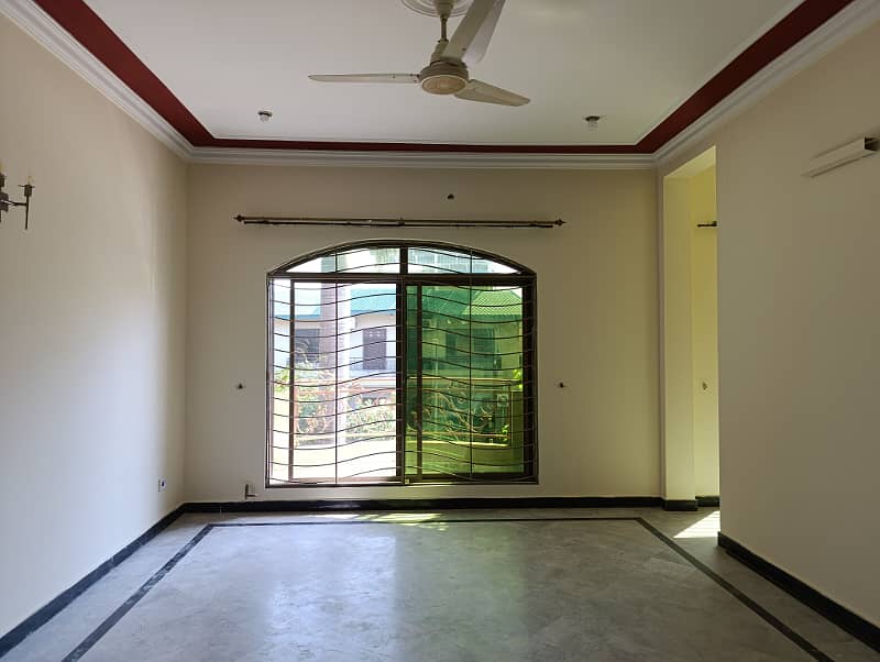 UPPER PORTION IS AVAILABLE FOR RENT IN I-8 ISLAMABAD. 8