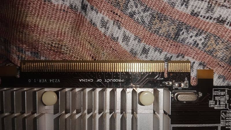 AMD Redeon R5450 1 GB Ddr 3 1