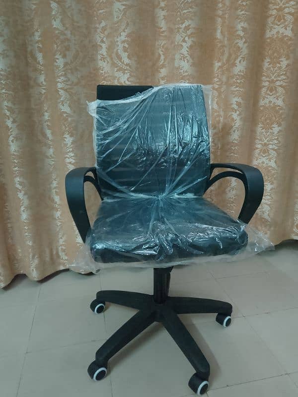 computer or chair for sell 0