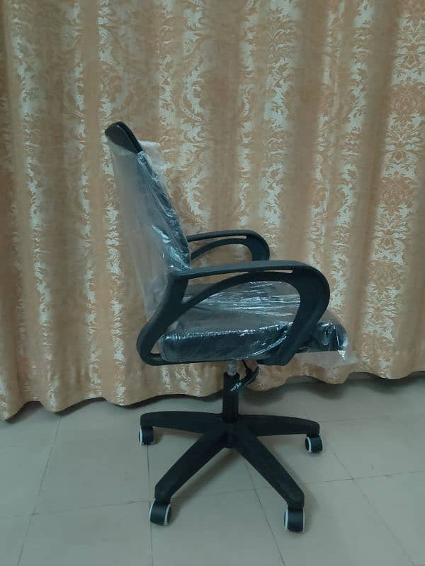 computer or chair for sell 3