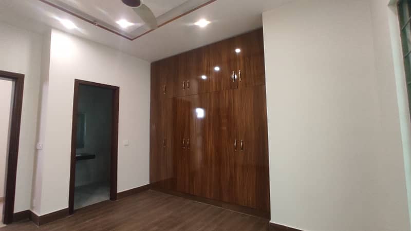 1 Kanal 3 Bed Lower Portion Available For Rent 11