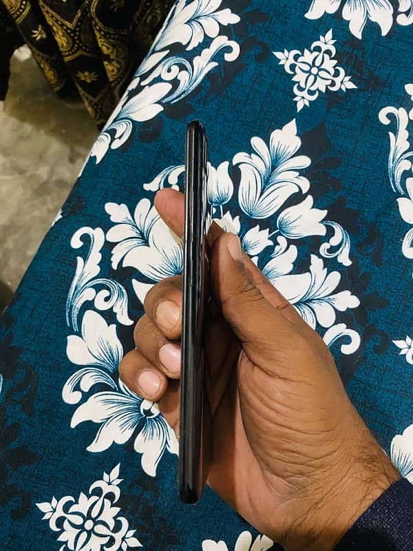 Vivo V9    4/64 1