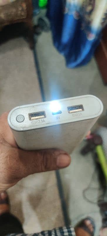 Power bank 12000mAh 100% ok with light 2