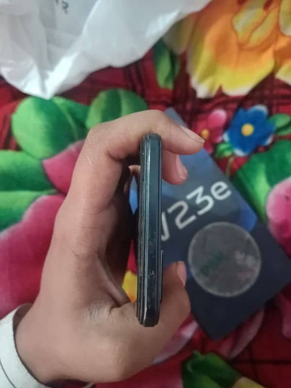 Vivo V23e . . Whatsapp:03128528812 4