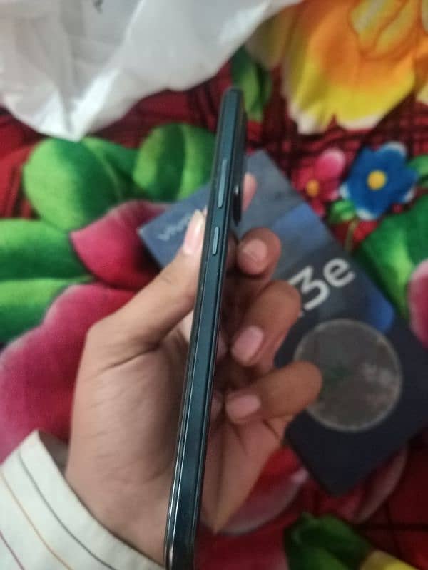 Vivo V23e . . Whatsapp:03128528812 5