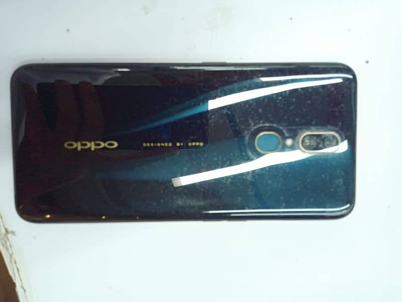 oppo f11 4/64  only phone no box no chargar urgent sale 2