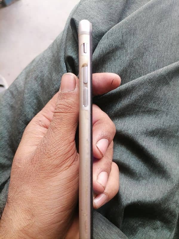 i phone 6. . 64gp/PTA prof sim use kaar raha ho 2