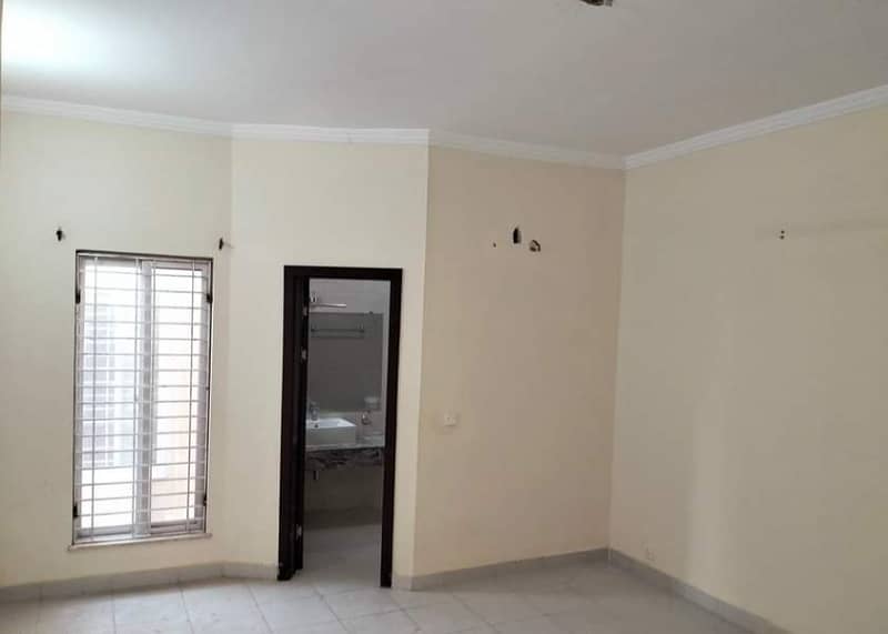 Precinct 10A Villa For Rent 13