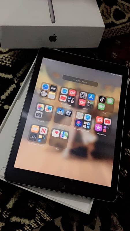 ipad 6 generation for sale argent with box 32Gb in karachi 5