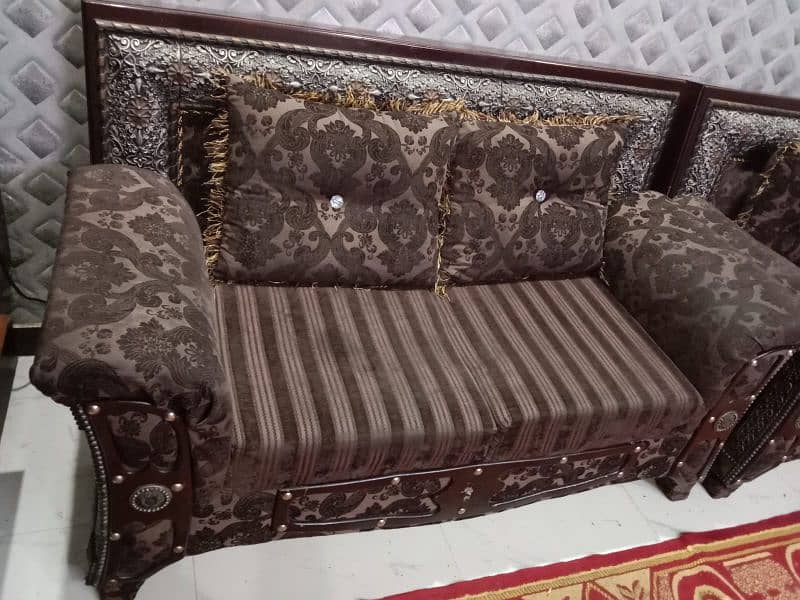 sofa set 3+2+1 six seater in very good condition 3