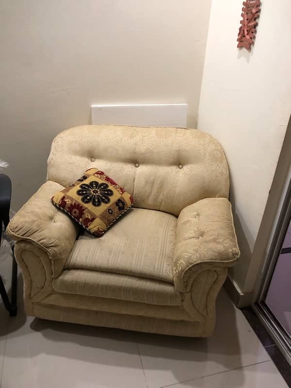 Selling my home used five seater sofa set 0