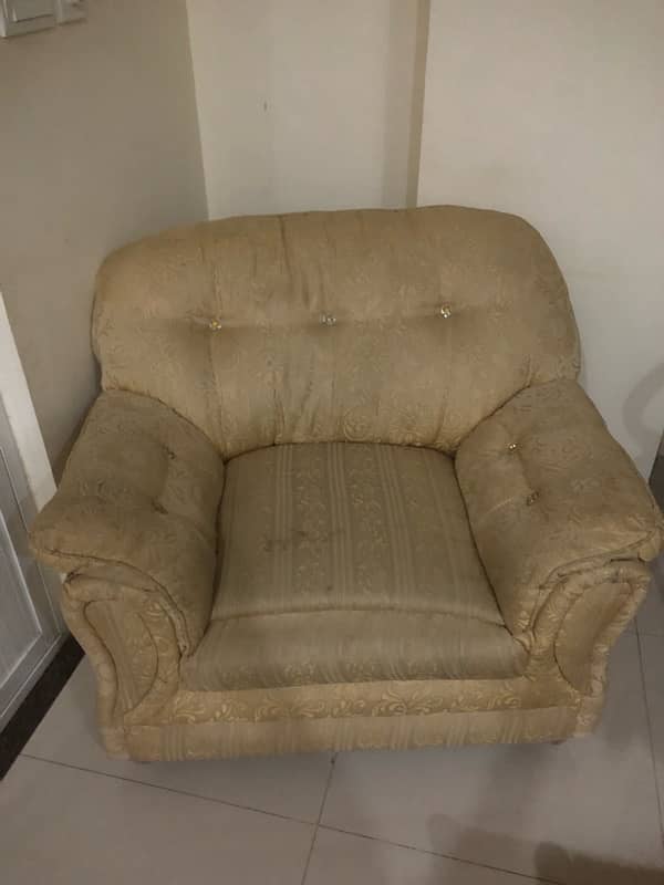 Selling my home used five seater sofa set 2