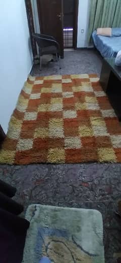 Turkish style rug 1  bar uze kiya ha just like new good condection