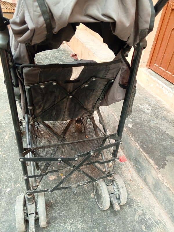 I want to sell the pram. It is absolutely new 0