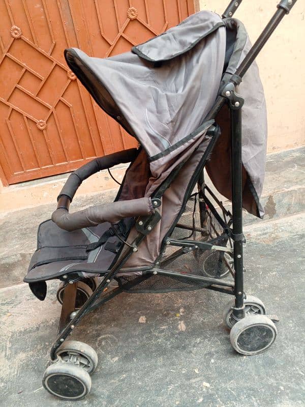 I want to sell the pram. It is absolutely new 2