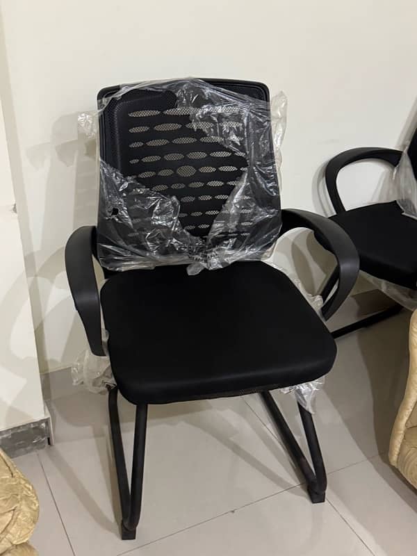 7 OFFICE CHAIRS (ALMOST NEW) 1