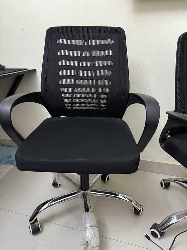 7 OFFICE CHAIRS (ALMOST NEW) 3