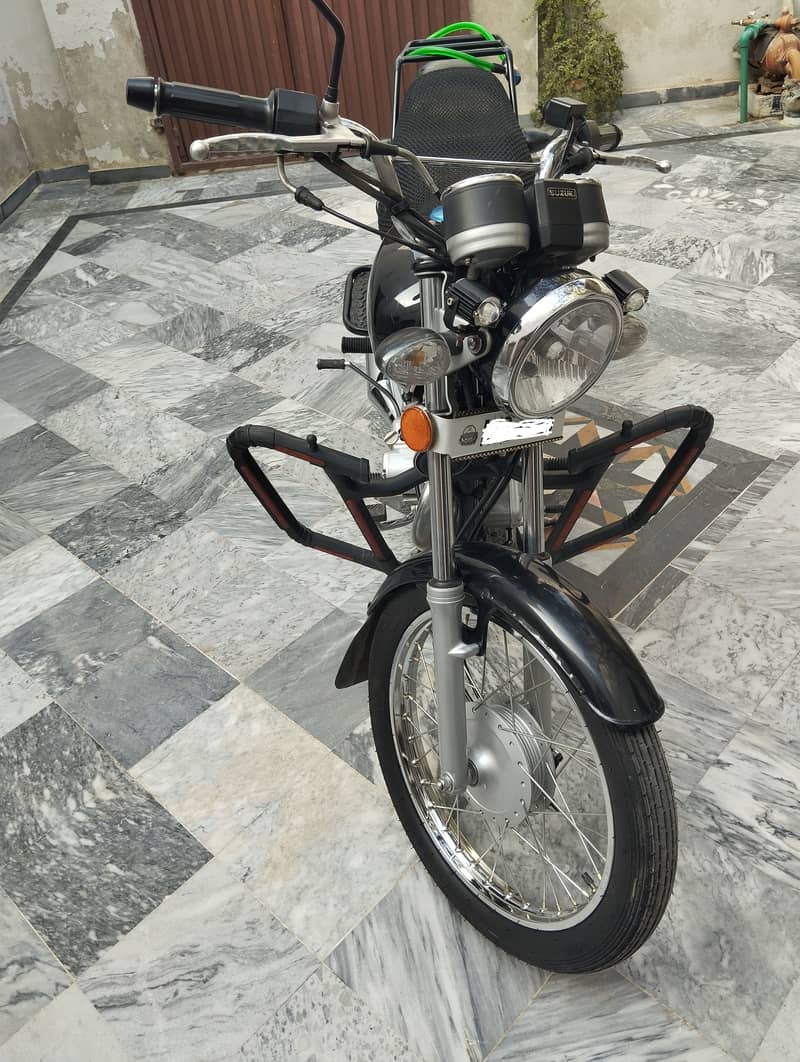 Suzuki GS 150 Model 2024 5